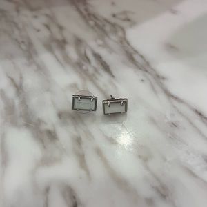 Kendra scott white gold plated e Paola state cats gold plated post earrings